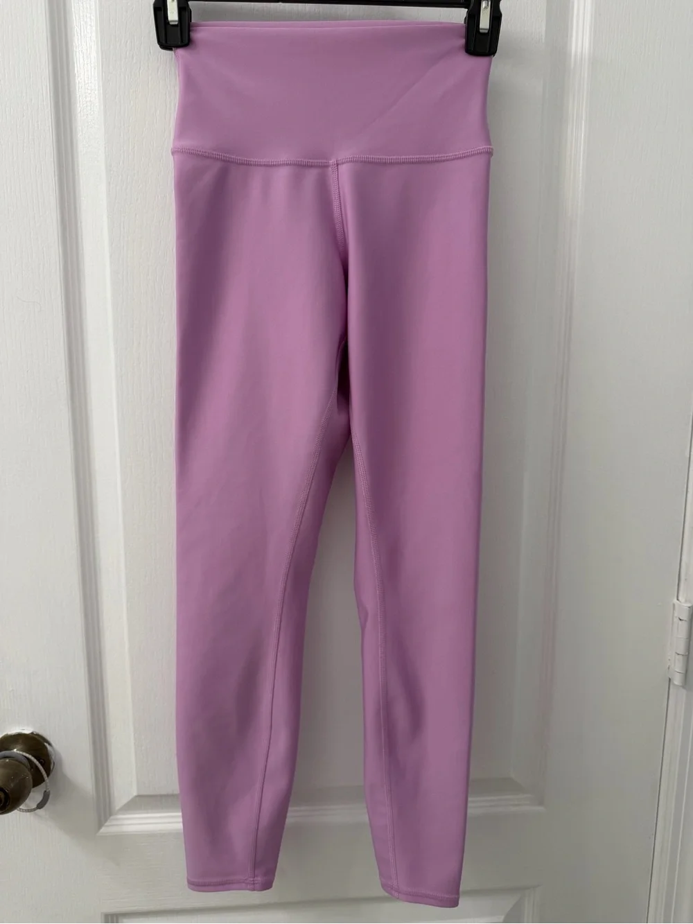 Alo Yoga 7/8 High-Waist Airlift Legging in Sugarplum Pink (Size XS)